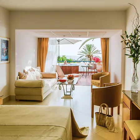 Azia & ホテル パ フォス