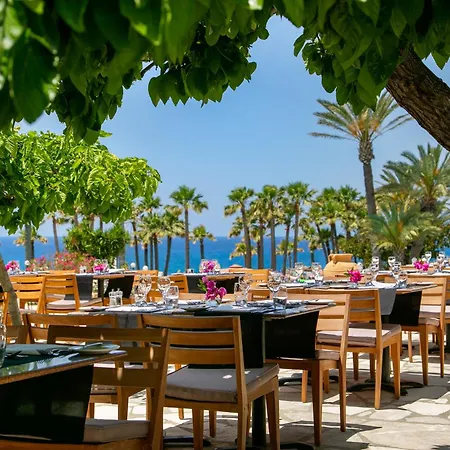 Azia & 5* パ フォス